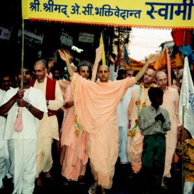 Nagarsankirtan by Radhanath Swami 90460013 283x283 Radhanath Swami As a Music Lover