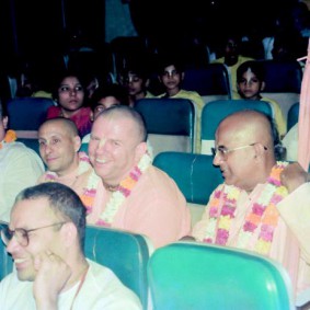 Radhanath Swami 01120014 283x283 Radhanath Swami With Other Devotees