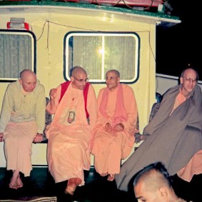 Radhanath Swami 90020001 283x283 Radhanath Swami With Other Devotees