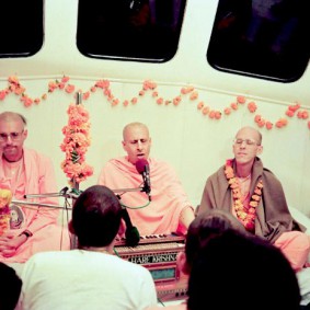 Radhanath Swami 90060002 283x283 Radhanath Swami With Other Devotees