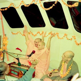 Radhanath Swami 90060009 283x283 Radhanath Swami With Other Devotees
