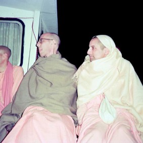 Radhanath Swami 90060022 283x283 Radhanath Swami With Other Devotees