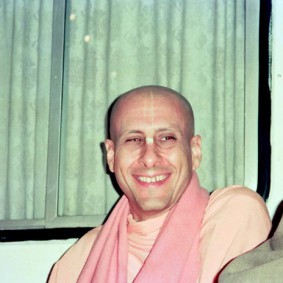Radhanath Swami 90060025 283x283 Radhanath Swami With Other Devotees