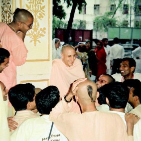 Radhanath Swami 90300004 283x283 Radhanath Swami With Other Devotees
