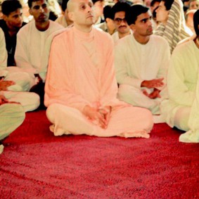 Radhanath Swami 90300025 283x283 Radhanath Swami With Other Devotees