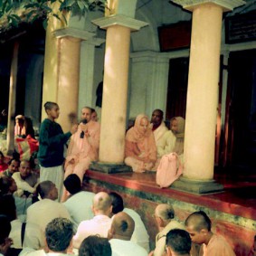 Radhanath Swami 90360015 283x283 Radhanath Swami With Other Devotees