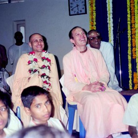 Radhanath Swami 90400016 283x283 Radhanath Swami With Other Devotees