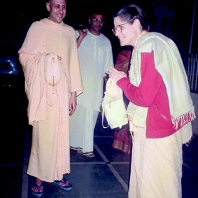 Radhanath Swami 90400020 283x283 Radhanath Swami With Other Devotees