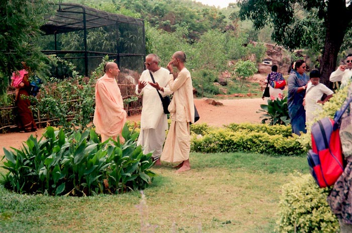 Radhanath Swami Talking to Devotees