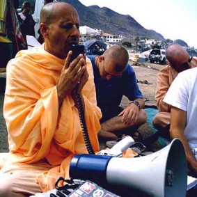Radhanath Swami Singing 1 283x283 Radhanath Swami As a Music Lover