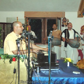 Radhanath Swami Singing 283x283 Radhanath Swami As a Music Lover