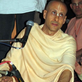 Radhanath Swami singing  283x283 Radhanath Swami As a Music Lover