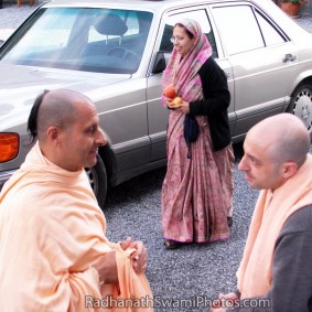 Radhanath Swami with Devotees 4 283x283 Radhanath Swami With Other Devotees