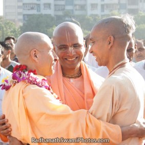 Radhanath Swami with Other Vaishnavas 2 283x283 Radhanath Swami With Other Devotees
