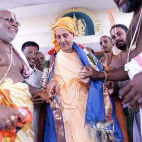 RadhanathSwami 591 283x283 Radhanath Swami With Other Devotees