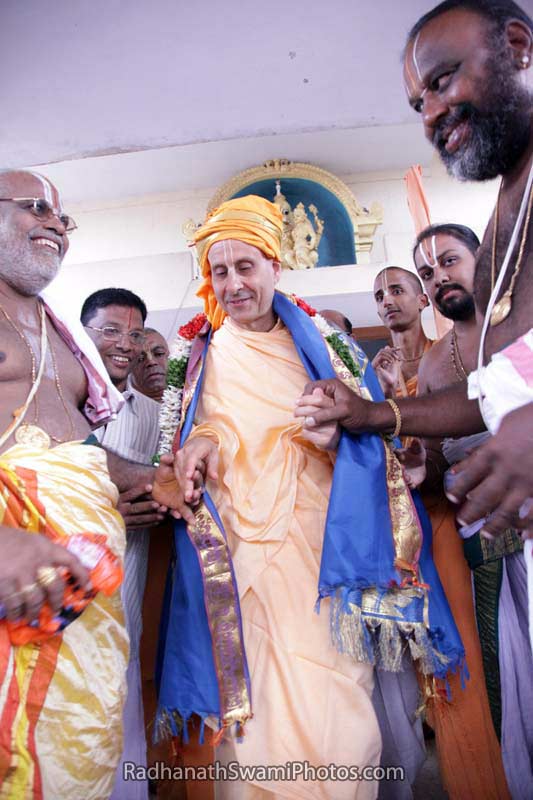 Radhanath Swami with Pujaris of Temple in South India