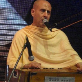 Radhanath Swami Singing 283x283 Radhanath Swami As a Music Lover