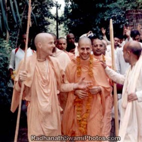 Radhanath Swami with Other Vaishnavas1 283x283 Radhanath Swami With Other Devotees