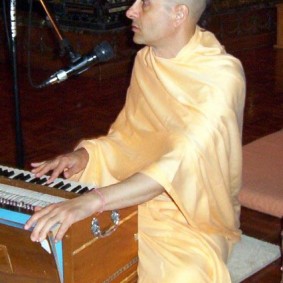 plaing harmonium  283x283 Radhanath Swami As a Music Lover