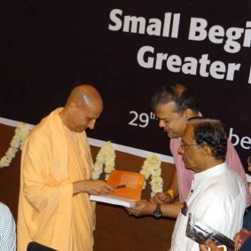 DSC00966 283x283 Radhanath Swami at Gujarat Book Launch