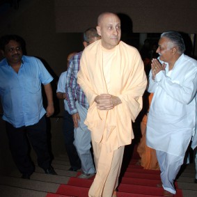 DSC 0054 283x283 Radhanath Swami at Gujarat Book Launch