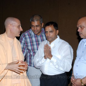 DSC 0060 283x283 Radhanath Swami at Gujarat Book Launch