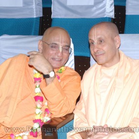 DSC 0085 283x283 Radhanath Swami at Gujarat Book Launch