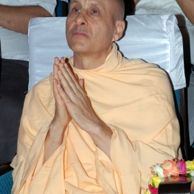 DSC 0113 283x283 Radhanath Swami at Gujarat Book Launch