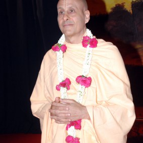 DSC 0131 283x283 Radhanath Swami at Gujarat Book Launch