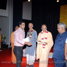 DSC 0135 283x283 Radhanath Swami at Gujarat Book Launch