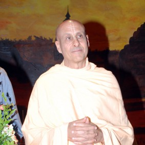 DSC 0152 283x283 Radhanath Swami at Gujarat Book Launch
