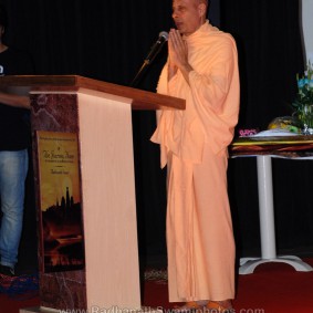 DSC 0163 283x283 Radhanath Swami at Gujarat Book Launch