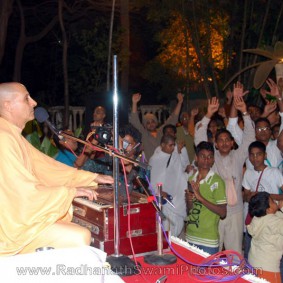 Birla House Kirtan by Radha 283x283 Radhanath Swami At Birla House