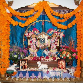 Gaur - Nitai Deities of Govardhan Ashram Radhanath Swami Goverdha Temple 283x283 Radhanath Swami In Govardhan Ashram