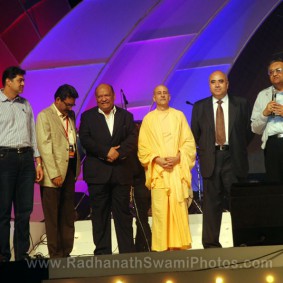Radhanath Swami with Top CEOs Radhanath Swami with Eminant Personalities 283x283 Radhanath Swami at Inspiro 2012