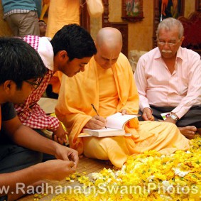 Radhanath Swami 2 283x283 Radhanath Swami During Pusya Abhishek Festival   2012
