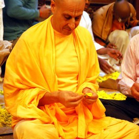 Radhanath Swami Plucking Flower Petals 283x283 Radhanath Swami During Pusya Abhishek Festival   2012