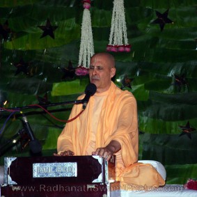Radhanath Swami Singing 283x283 Radhanath Swami At Birla House