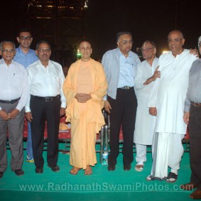 Radhanath Swami with Eminant Personalities Radhanath Swami with Eminant Personalities 283x283 Radhanath Swami at Inspiro 2012