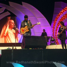 Kirtan by HH Radhanath Swami Radhanath Swami with Madhavas Band 283x283 Radhanath Swami at Inspiro 2012