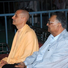 Radhanath Swami with N.D Desai Radhanath Swami with Nd Desai 283x283 Radhanath Swami at Inspiro 2012