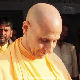 Radhanath Maharaj RadhanathSwamiinBarsanaEyeCampFebruary2012499 new 283x283 Radhanath Swami At Barsana Camp 2012
