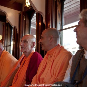 20110408RNSBoatTrip023 new 283x283 Radhanath Swami in London
