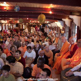 20110408RNSBoatTrip024 new 283x283 Radhanath Swami in London
