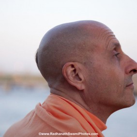 20110408RNSBoatTrip040 new 283x283 Radhanath Swami in London
