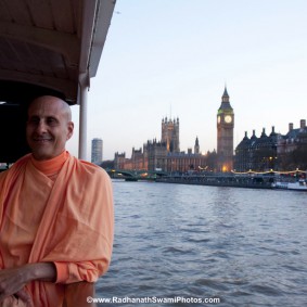 20110408RNSBoatTrip049 new 283x283 Radhanath Swami in London