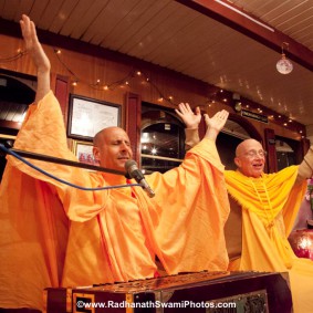 20110408RNSBoatTrip088 new 283x283 Radhanath Swami in London