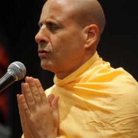 Radhanath Swami IMG 0031 new 283x283 Radhanath Swami At Gita Champions League Event