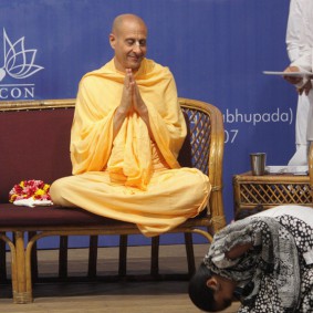 Radhanath Swami Maharaj IMG 0122 new 283x283 Radhanath Swami At Gita Champions League Event