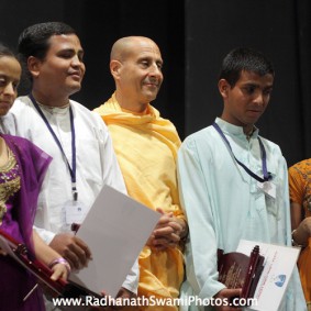 Radhanath Swami With Winners of GCL IMG 0130 new 283x283 Radhanath Swami At Gita Champions League Event